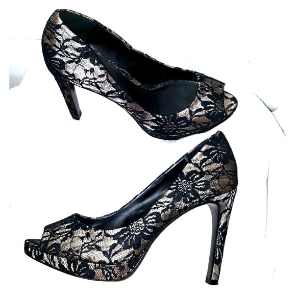 Gianni Bini Shoes - Gianni Bini black lace heels